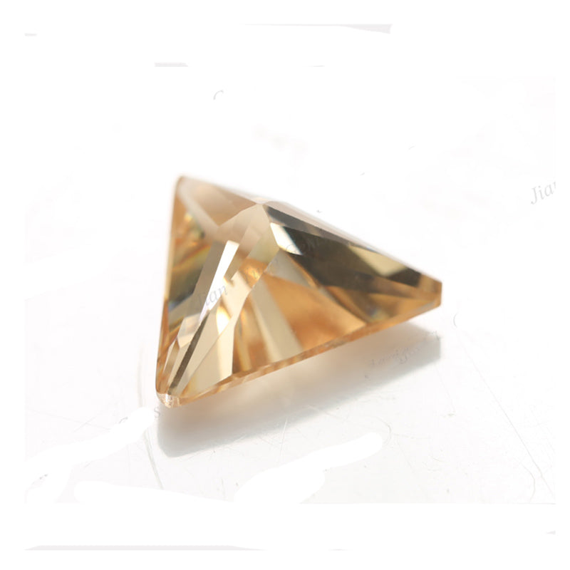 50pcs 3x3~10x10mm 5A Triangle Cut Cut Champagne CZ Stone Loose Cubic Zirconia Synthetic Gemstone for Jewelry