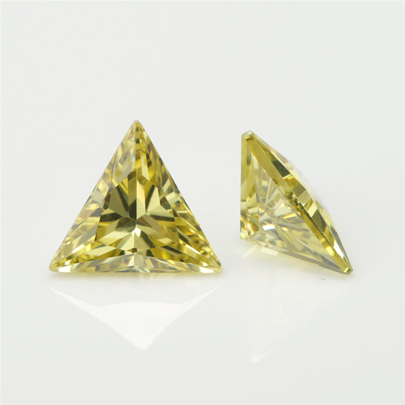 50pcs 3x3~10x10mm 5A Triangle Cut Cut Olive Yellow CZ Stone Loose Cubic Zirconia Synthetic Gemstone for Jewelry