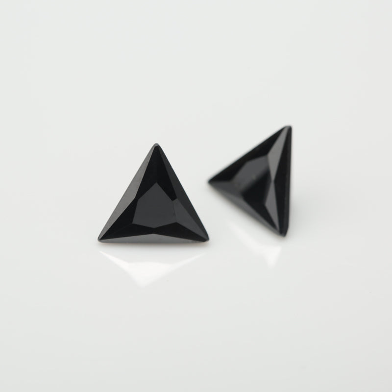 50pcs 3x3-10x10mm 5A Triangle Cut Cut Black CZ Stone Loose Cubic Zirconia Synthetic Gemstone for Jewelry