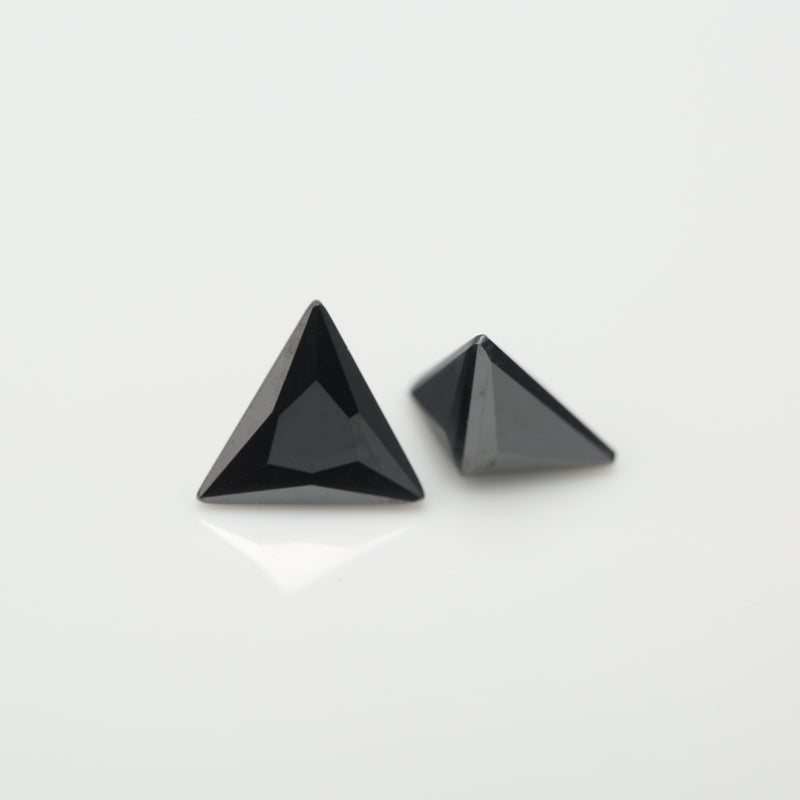 50pcs 3x3-10x10mm 5A Triangle Cut Cut Black CZ Stone Loose Cubic Zirconia Synthetic Gemstone for Jewelry