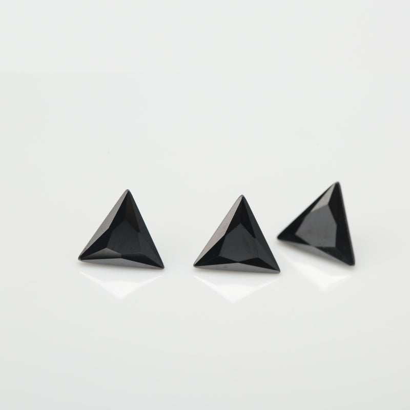 50pcs 3x3-10x10mm 5A Triangle Cut Cut Black CZ Stone Loose Cubic Zirconia Synthetic Gemstone for Jewelry