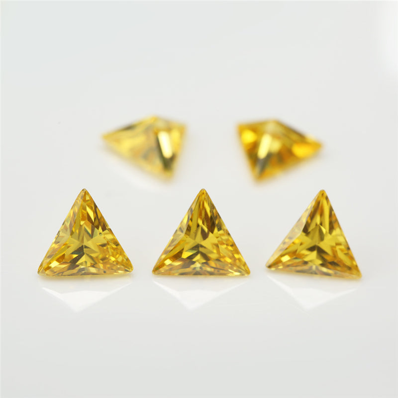 50pcs 3x3~10x10mm 5A Triangle Cut Cut Golden Yellow CZ Stone Loose Cubic Zirconia Synthetic Gemstone for Jewelry