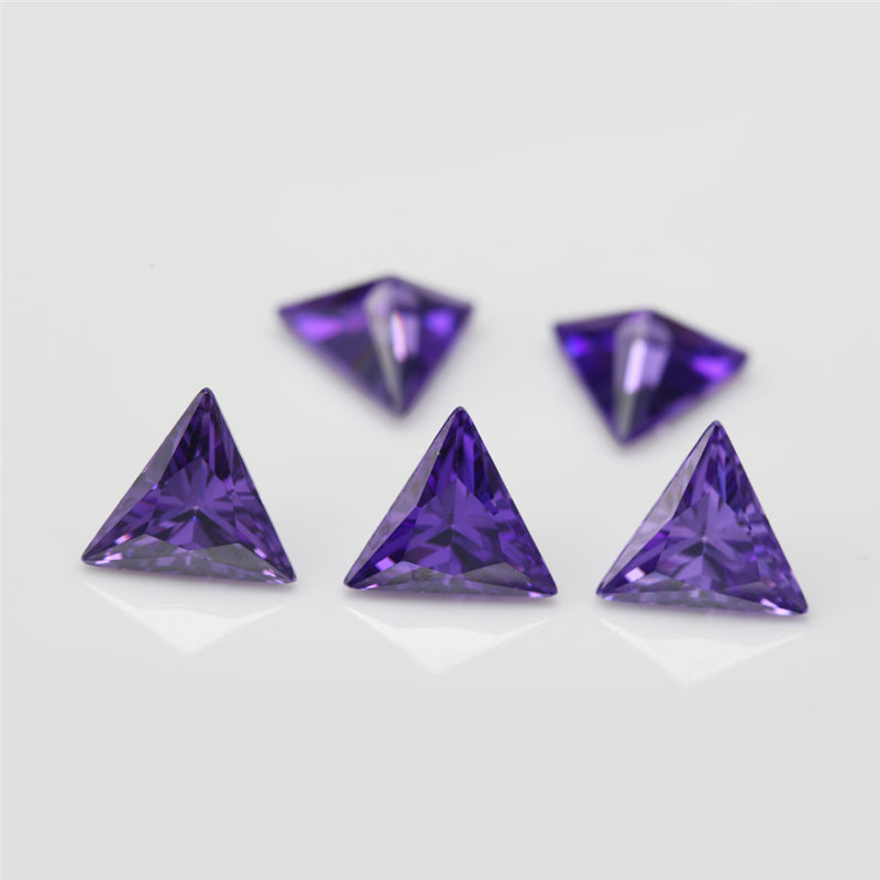 50pcs 3x3~10x10mm 5A Triangle Cut Cut Violet CZ Stone Loose Cubic Zirconia Synthetic Gemstone for Jewelry