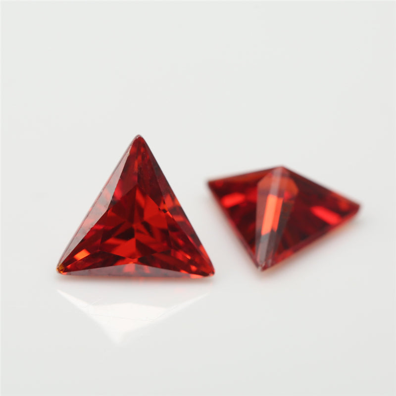 50pcs 3x3~10x10mm 5A Triangle Cut Cut Garnet Color CZ Stone Loose Cubic Zirconia Synthetic Gemstone for Jewelry